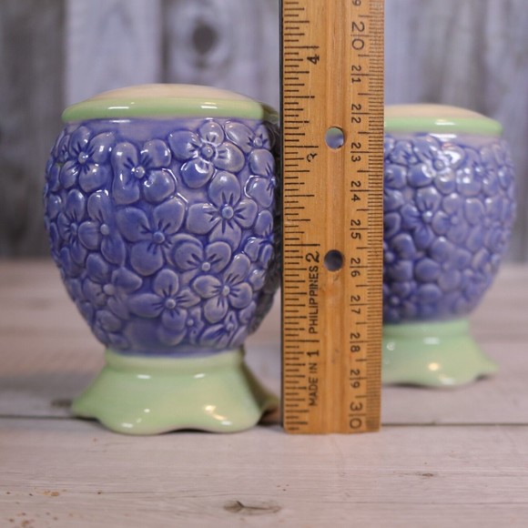Pfaltzgraff 'Summer Breeze' Salt & Pepper Shakers Sculpted Hydrangeas Blue Green - Picture 3 of 7
